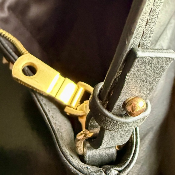 Crossbody or shoulder bag in black leather with gold studs. - Picture 6 of 8